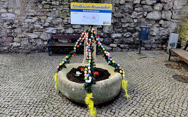 Bild: Geschm&uuml;ckter Brunnen in der Altstadt