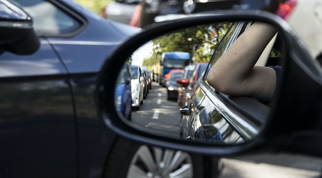 Bild: Pendler im Berufsverkehr