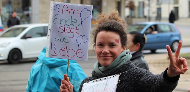 Bild: &Uuml;ber 250 Menschen demonstrierten heute f&uuml;r ihre Freiheitsrechte