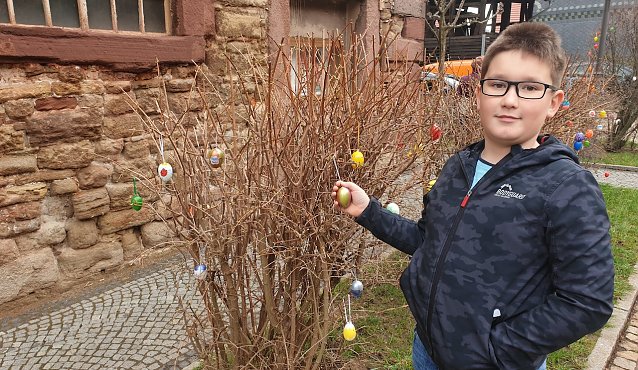 Bild: Jannik Wei&szlig;barth bei der Osteraktion