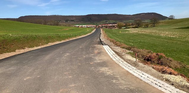 Bild: Stra&szlig;e zwischen Sollstedt und Deuna