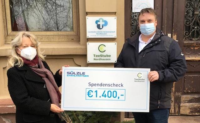 Bild: Spende an die Teestube wurde &uuml;berreicht