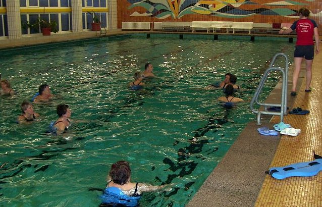 Bild: Gymnastik im Wasser