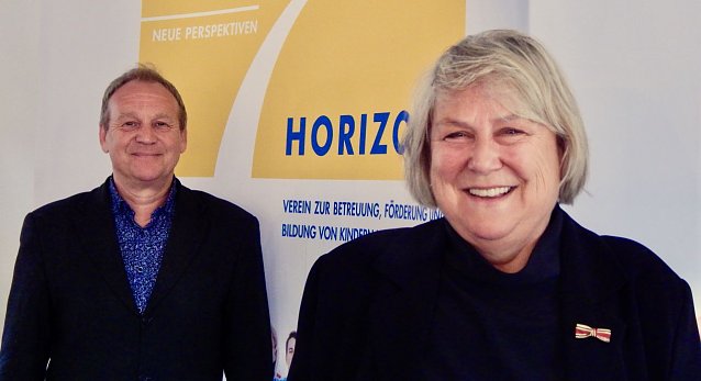 Bild: 30 Jahre ist ihr "Kind" nun alt: die beiden Vereinsgr&uuml;nder, Ren&eacute; K&uuml;bler und Cornelia R&uuml;besamen blickten heute auf die bewegte Geschichte des Horizont-Vereins zur&uuml;ck