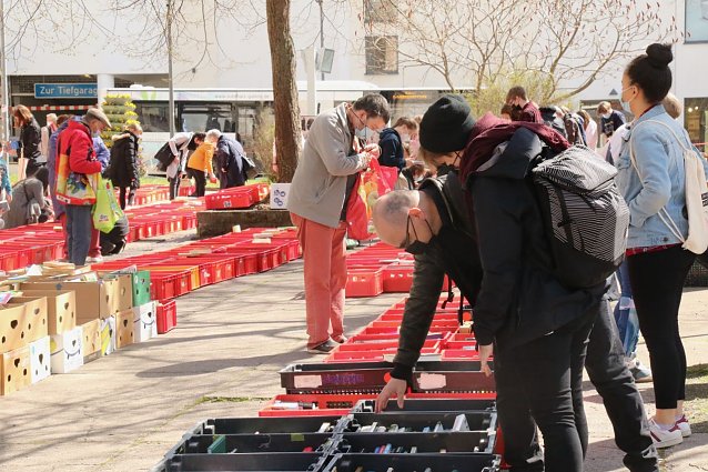 Bild: KILA-B&uuml;cherflohmarkt auf dem Blasii-Kirchplatz