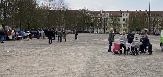 Bild: Kaffeekr&auml;nzchen der "Freidenker" auf dem Bebelplatz