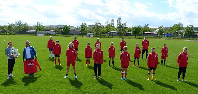Bild: Salzas D1-Junioren in neuen Jacken