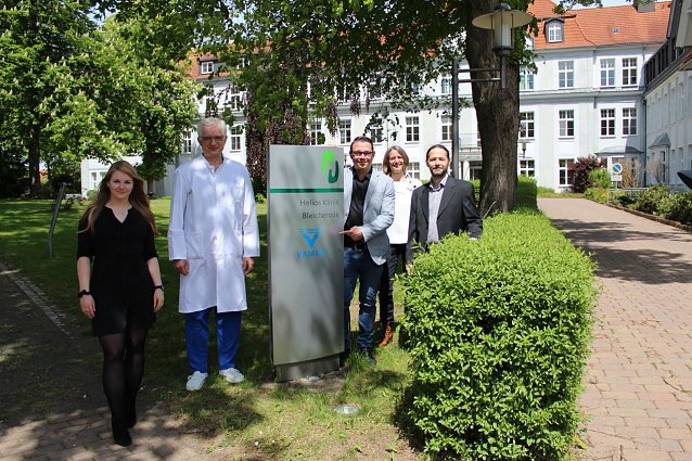 Bild: Das neue Kompetenzteam in der Helios Klinik Bleicherode v.l.n.r.: Alexandra Jung, Assistentin der Klinikgesch&auml;ftsf&uuml;hrung, mit Dr. Steffen Kohler, &Auml;rztlicher Direktor der Helios Klinik Bleicherode, Ren&eacute; Mengel, Gesch&auml;ftsf&uuml;hrer VAMED Campus Reha Bleicherode, Barbara Ferres-Lippmann, VAMED Qualit&auml;tsmanagementbeauftragte und Volker Nahmmacher, Chefarzt der VAMED Campus Reha Bleicherode.