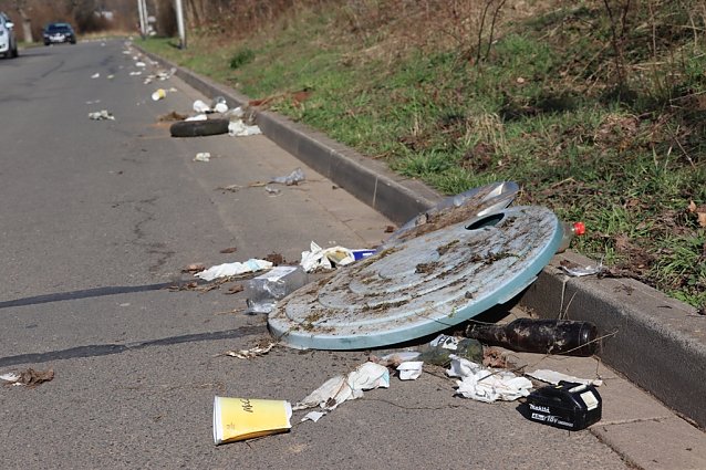 Bild: Wilder M&uuml;ll in der Alten Leipziger Stra&szlig;e