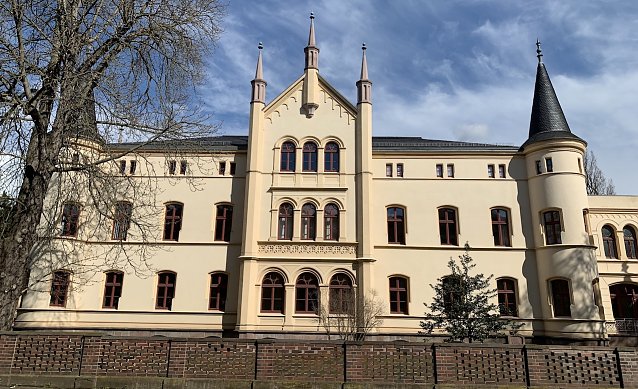 Bild: Landratsamt in der Grimmelallee