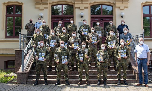 Bild: Landrat Jendricke verabschiedet Soldaten