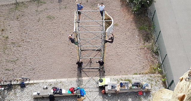 Bild: Auch der kleine Kletterturm wurde vom Trainerteam inspiziert und vorbereitet.