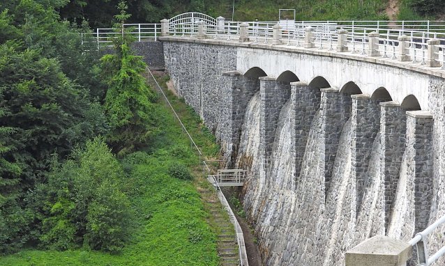 Bild: Staumauer Bein Neustadt