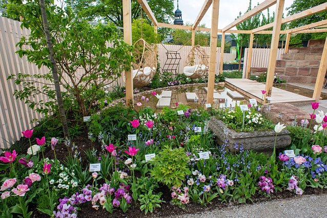 Bild: Themengarten der Firmen Lindenlaub GmbH und Au&szlig;engestaltung Vogt auf der Bundesgartenschau in Erfurt (FGL)
