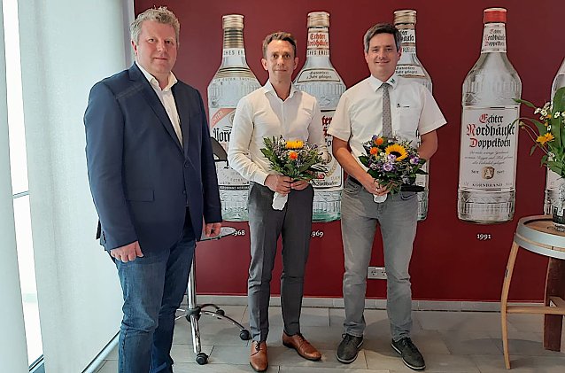 Bild: Christian B&ouml;duel gratuliert Alf Grabinsky und Stefan Hilbrecht (v.l.)