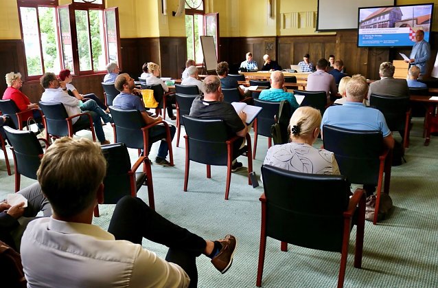 Bild: Zur ersten Beiratssitzung des Regionalen Entwicklungskonzepts (REK) f&uuml;r den Landkreis Nordhausen haben sich jetzt B&uuml;rgermeister und Gemeindemitarbeiter, Kreistagsmitglieder und Verbandsvertreter getroffen
