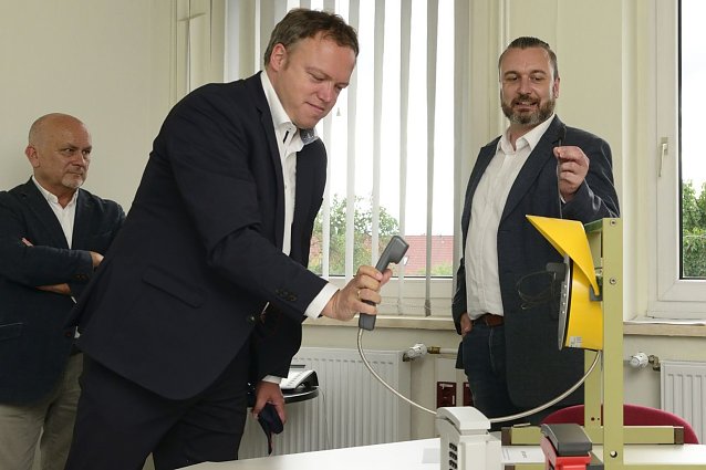 Bild: Helge Maday, Gesch&auml;ftsf&uuml;hrer der IMG Electronic & Power Systems GmbH, Prof. Dr. Mario Voigt , Fraktionsvorsitzender der CDU-Fraktion im Th&uuml;ringer Landtag, Bundestagsmitglied Manfred Grund
