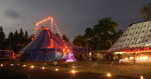 Bild: Das Zelt am Alten Tor kann f&uuml;r den Zirkus nur eine Heimat auf Zeit w&auml;hrend der Sommermonate sein