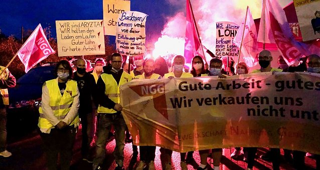 Bild: Streik vor dem Klemme-Werk in den Morgenstunden