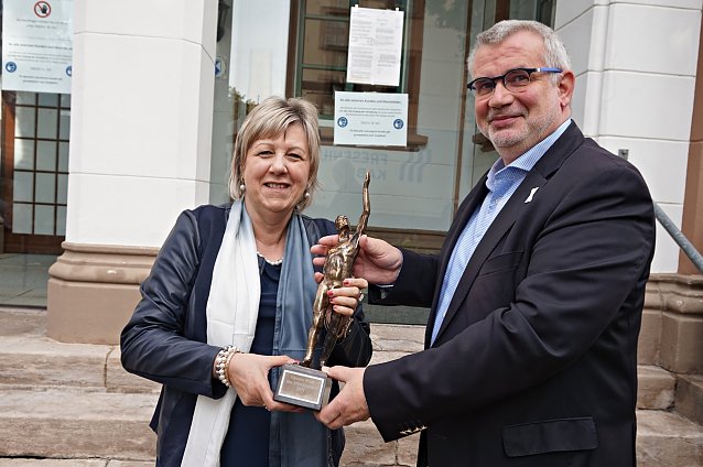 Bild: Gesch&auml;ftsf&uuml;hrerin Martina R&ouml;der und Stefan N&uuml;&szlig;le, 1. Beigeordneter des Landkreises