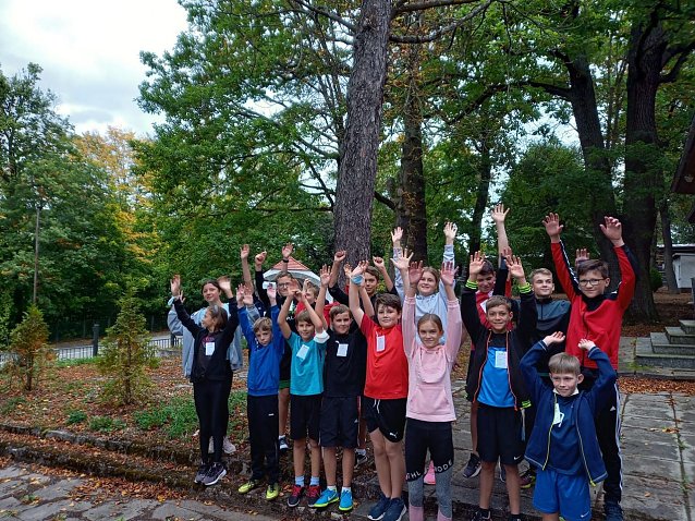 Bild: 16 Starterinnen und Starter schickte das Schillergymnasium zum Herbstcrosslauf