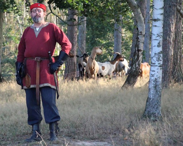 Bild: Ritter Ron l&auml;dt in den Herbstferien auf sein Rittergut Harzrigi