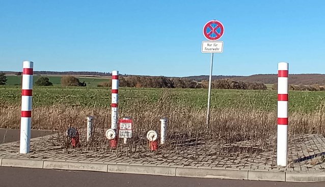 Bild: Nur die Feuerwehr darf hier nicht halten ...