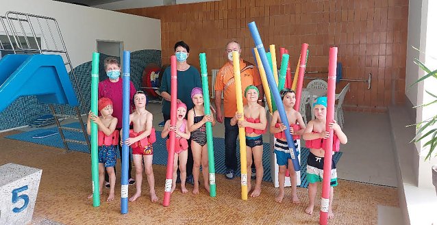Bild: Die Wipperb&auml;en freuen sich &uuml;ber farbenfrohe Schwimmhilfen