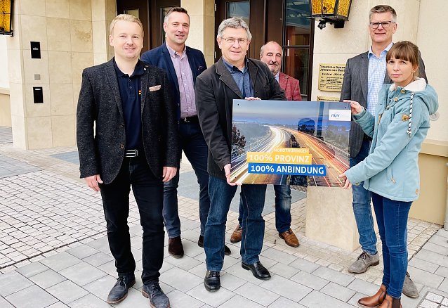 Bild: v.l.: Marcel K&uuml;bler, Niels Neu, Volker Vogt, Dr. Dirk Vetter, Andr&eacute; Materlik und Claudia Rheinl&auml;nder