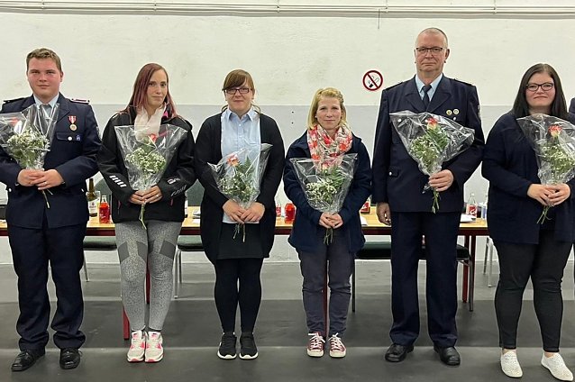 Bild: Auszeichnungen f&uuml;r verdienstvolle Feuerwehrleute
