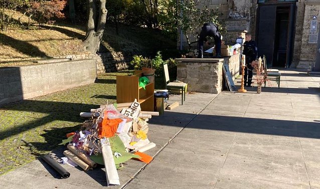 Bild: Ungeplante Ber&auml;umung der Frauenbergkirche gestern Mittag