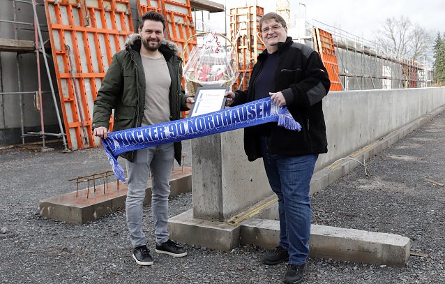 Bild: Wacker-Pr&auml;sidetn Klaus und Insolvenzverwalter Dr. Dithmar auf der Baustelle AKS
