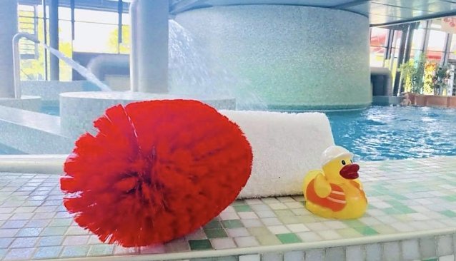 Bild: Das Badehaus ist sauber und erwartet seine Besucher