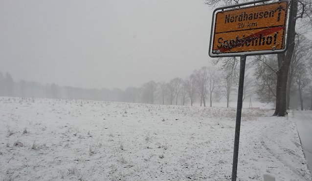 Bild: Unser Wetterfrosch vor Ort meldet 0 Grad und Schneefall