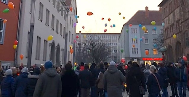 Bild: Mit 99 Luftballons ging es los