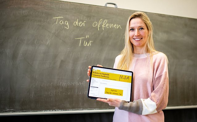 Bild: Claudia Schminkel freut sich auf neue Sch&uuml;ler. Sie ist Fachschaftsleiterin Geographie und Fachlehrerin f&uuml;r Geographie und Biologie