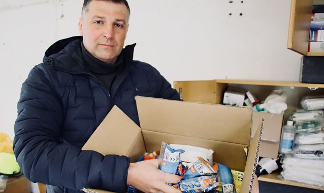 Bild: Yuriy Semochko sammelt Spenden f&uuml;r die Ukraine