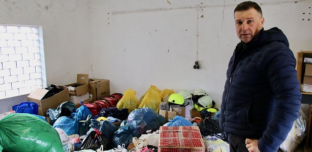Bild: Allein gestern kam eine ganze Reihe an Material zusammen, unter anderem medizinische Versorgungsg&uuml;ter und Erste-Hilfe-Ausr&uuml;stung