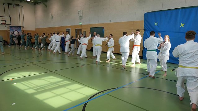 Bild: Treffen der Karatekas
