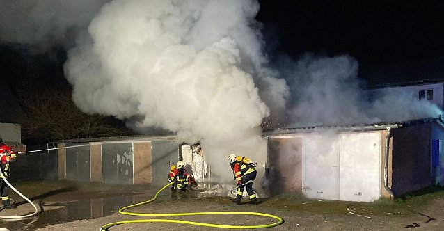 Bild: Ausgebrannte Garage in Niedersachswerfen