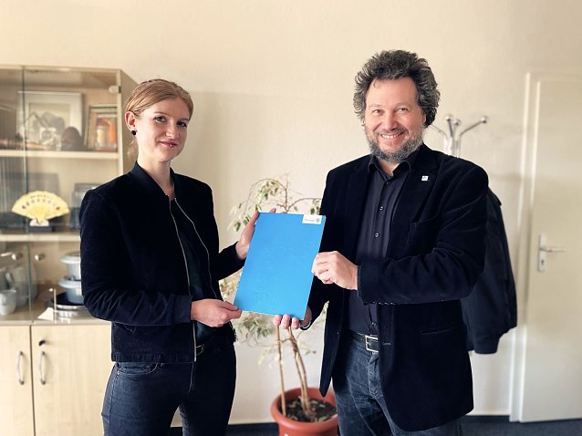 Bild: Ernennung von Prof. Dr. Sabrina Schramme durch den Vizepr&auml;sidenten f&uuml;r Forschung und Entwicklung der Hochschule Nordhausen, Prof. Dr.-Ing. Viktor Wesselak.
