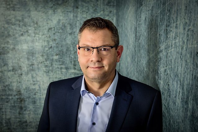 Bild: Stefan Koch leitet seit Jahresbeginn die Nordh&auml;user Filiale der Commerzbank