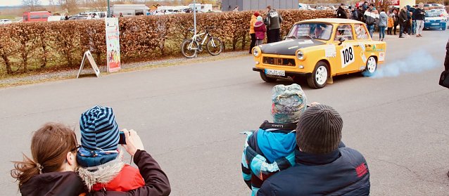 Bild: Die 50. Roland-Rallye startete heute auf dem Scheunenhof