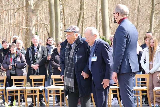 Bild: Zum Gedenken an die Opfer konnten 77. Jahre nach der Befreiung nur noch zwei &Uuml;berlebende nach Nordhausen kommen