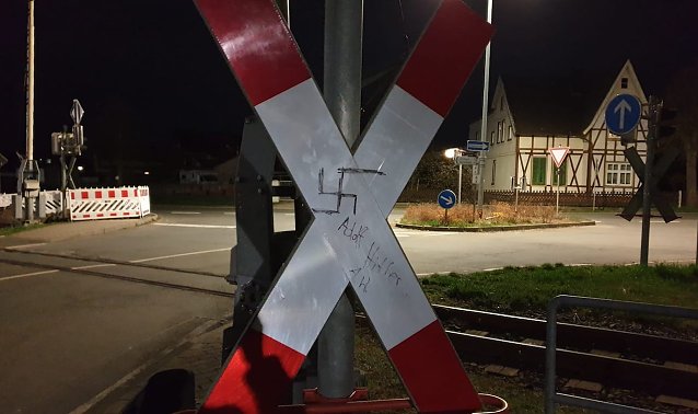 Bild: Schmierereien in Ilfeld am Bahn&uuml;bergang