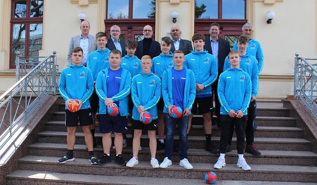 Bild: Die Wolkramsh&auml;user Handballer der WK II aus der Regelschule "Hainleite" sind Th&uuml;ringens bestes Schulteam