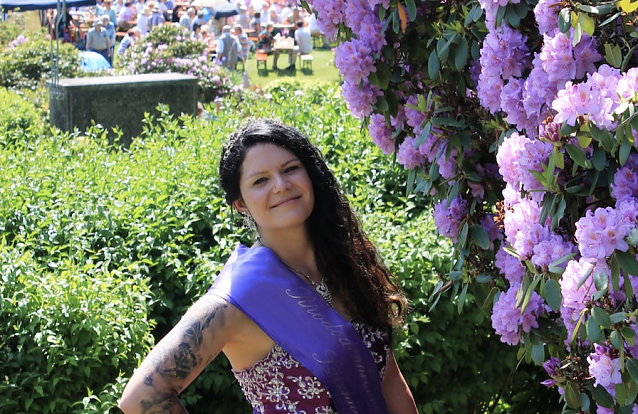 Bild: Die amtierende Monarchin Jasmin wird ihr Amt nach zehnj&auml;hriger Rhododendron-Herrschaft abgeben