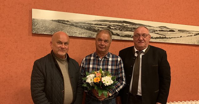 Bild: Prominente Unterst&uuml;tzung im Wahlkampf erh&auml;lt Volkmar Aderhold: links der Bundestagsabgeordnete Manfred Grund, rechts Egon Primas