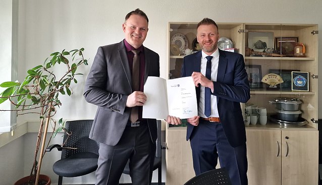 Bild: Ernennung von Prof. Dr.-Ing. Michael Rutz durch Hochschulpr&auml;sident Prof. Dr. J&ouml;rg Wagner.