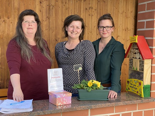 Bild: Sina Thiele, Manuela Randhahn und Claudia Holzhause vom F&ouml;rderverein (v.l.n.r.)